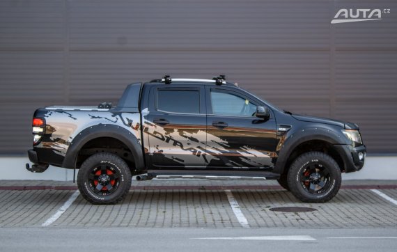 Ford Ranger 3.2 TDCi DoubleCab 4x4 WildTrak AT/6 147kW / AJ NA SPLÁTKY / PROTIÚČET 2014 černá