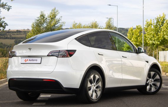 Tesla Model Y Dual Motor Long Range 378kw 2022 bílá