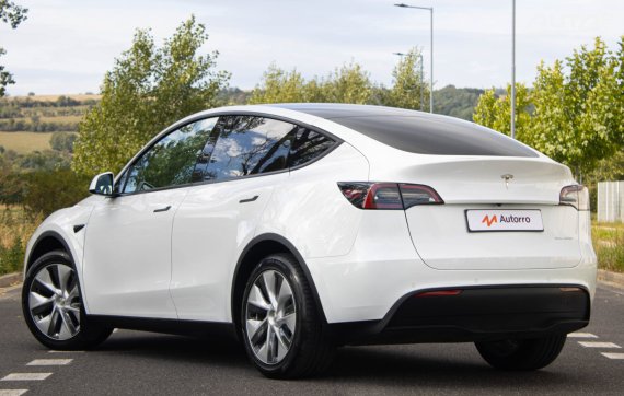 Tesla Model Y Dual Motor Long Range 378kw 2022 bílá