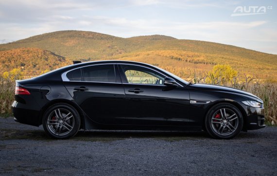 Jaguar XE 2.0 I4D E-Performance AT, 120 kW, A8, 4d. / AJ NA SPLÁTKY / PROTIÚČET / 2017 černá