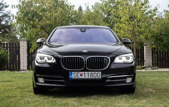 BMW Rad 7 740d xDrive A/T, 230 kW (2014) / AJ NA SPLÁTKY / PROTIÚČET / 2014 černá