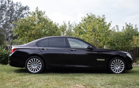BMW Rad 7 740d xDrive A/T, 230 kW (2014) / AJ NA SPLÁTKY / PROTIÚČET / 2014 černá