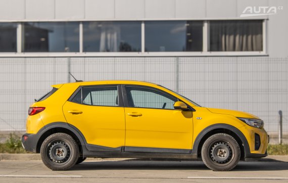 Kia Stonic 2018 Silver 73kW MT/6 / AJ NA SPLÁTKY / PROTIÚČET 2018 žlutá