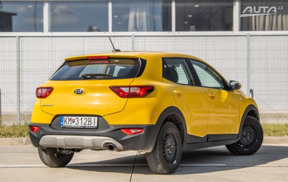 Kia Stonic 2018 Silver 73kW MT/6 / AJ NA SPLÁTKY / PROTIÚČET 2018 žlutá
