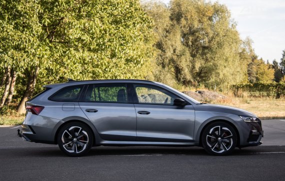 Škoda Octavia Combi 2.0 TDI RS 4x4 DSG, 147kW (2022) / AJ NA SPLÁTKY / PROTIÚČET / 2022 šedá
