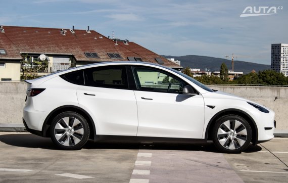 Tesla Model Y Long Range 378kW 2022 / AJ NA SPLÁTKY / PROTIÚČET 2022 bílá