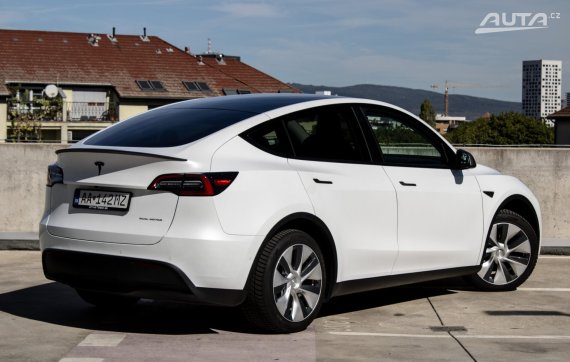 Tesla Model Y Long Range 378kW 2022 / AJ NA SPLÁTKY / PROTIÚČET 2022 bílá