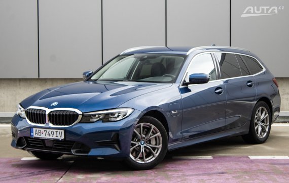 BMW Rad 3 Touring 330e PHEV xDrive 135kW AT/8 2022 / AJ NA SPLÁTKY / PROTIÚČET 2022 - hlavní pohled