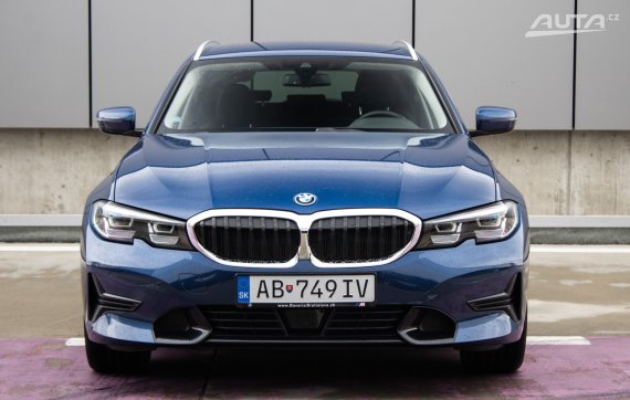 BMW Rad 3 Touring 330e PHEV xDrive 135kW AT/8 2022 / AJ NA SPLÁTKY / PROTIÚČET 2022 modrá