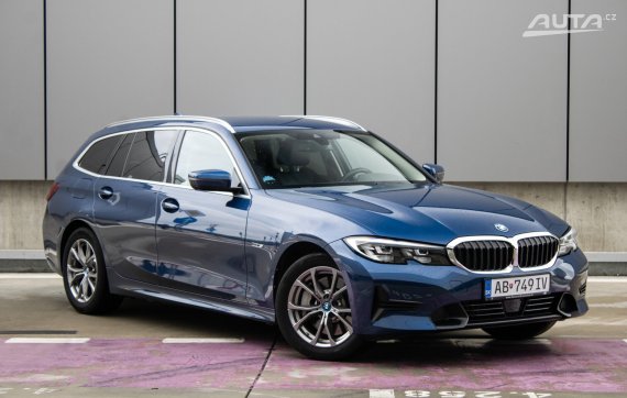 BMW Rad 3 Touring 330e PHEV xDrive 135kW AT/8 2022 / AJ NA SPLÁTKY / PROTIÚČET 2022 modrá