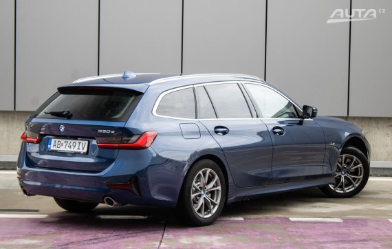 BMW Rad 3 Touring 330e PHEV xDrive 135kW AT/8 2022 / AJ NA SPLÁTKY / PROTIÚČET 2022 modrá