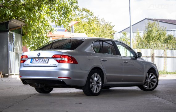 Škoda Superb 2.0 TDI CR DSG, 103 kW, A6, 5d. / AJ NA SPLÁTKY / PROTIÚČET / 2014 stříbrná metalíza