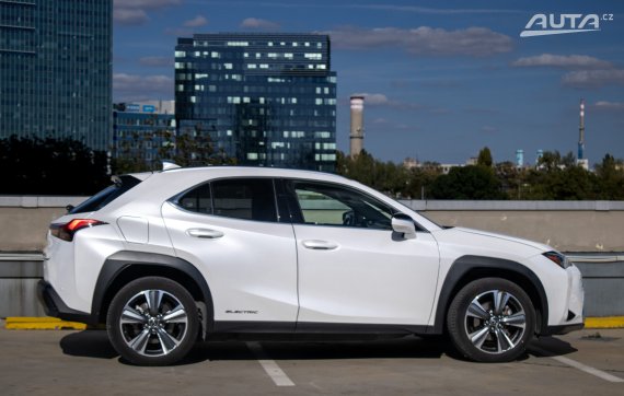 Lexus UX 300e Luxury 54.3 kWh / 150kW / A1 / ZÁRUKA / AJ NA SPLÁTKY / PROTIÚČET 2021 bílá