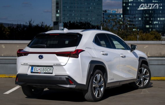 Lexus UX 300e Luxury 54.3 kWh / 150kW / A1 / ZÁRUKA / AJ NA SPLÁTKY / PROTIÚČET 2021 bílá