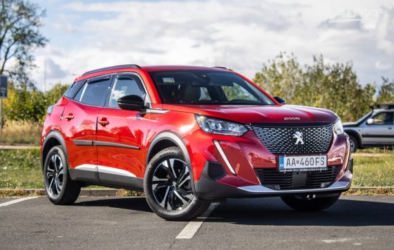 Peugeot 2008 1.2 PureTech Allure 96kW 2023 / AJ NA SPLÁTKY / PROTIÚČET 2023 červená