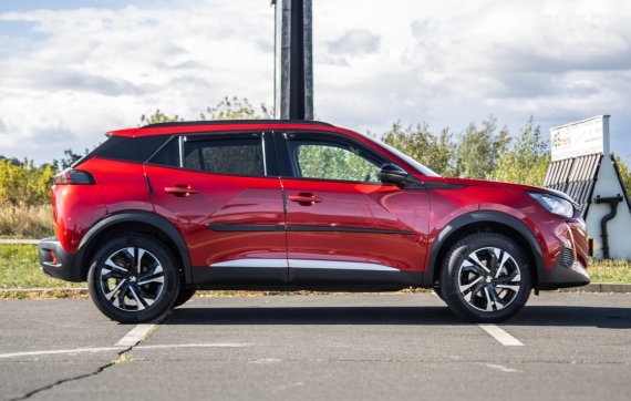 Peugeot 2008 1.2 PureTech Allure 96kW 2023 / AJ NA SPLÁTKY / PROTIÚČET 2023 červená