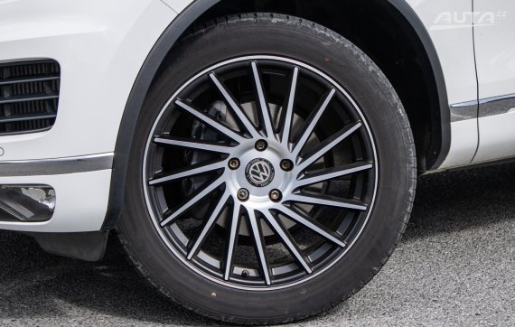 Volkswagen Touareg 3.0 V6 TDI BMT 4x4 A/T, 150kW (2016) / AJ NA SPLÁTKY / PROTIÚČET / 2016 bílá