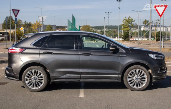 Ford Edge 2.0 TDCI Bi-Turbo Vignale / 154kW / A8 / ZÁRUKA / AJ NA SPLÁTKY / PROTIÚČET 2019 šedá
