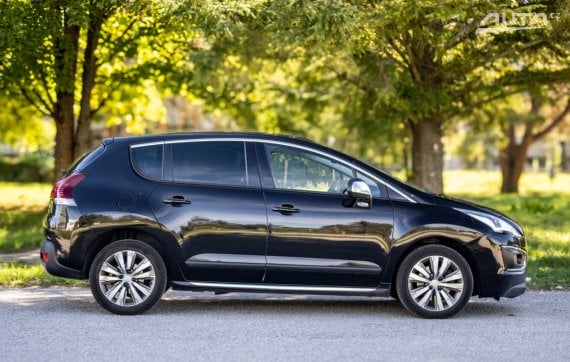 Peugeot 3008 2.0 BlueHDi Allure 110kW MT/6 2016 / AJ NA SPLÁTKY / PROTIÚČET 2016 černá