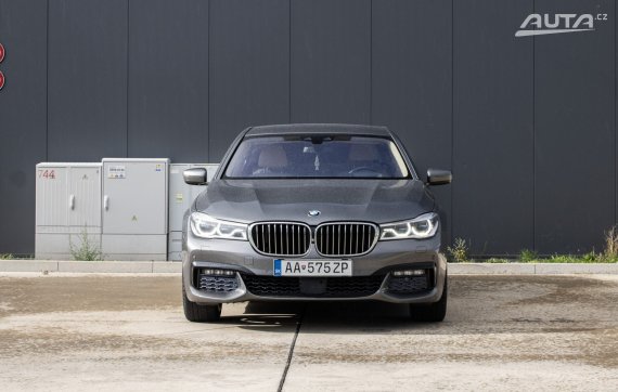 BMW Rad 7 740d xDrive A/T, 235kW (2016) / AJ NA SPLÁTKY / PROTIÚČET / 2016 šedá