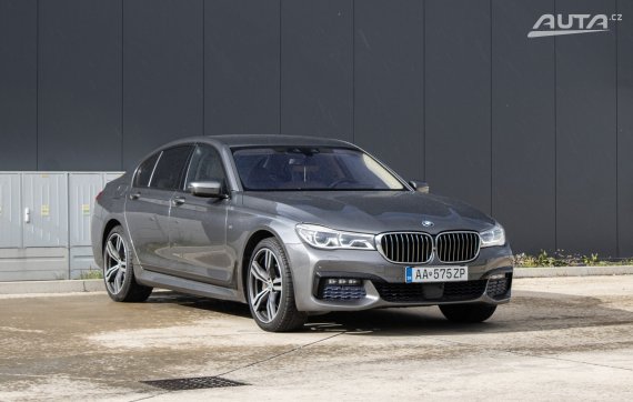 BMW Rad 7 740d xDrive A/T, 235kW (2016) / AJ NA SPLÁTKY / PROTIÚČET / 2016 šedá