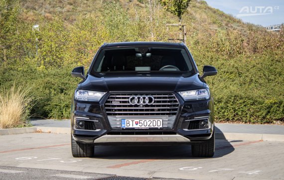 Audi Q7 e-tron 3.0 TDI quattro tiptronic 8-st., 190 kW / AJ NA SPLÁTKY / PROTIÚČET / 2017 černá