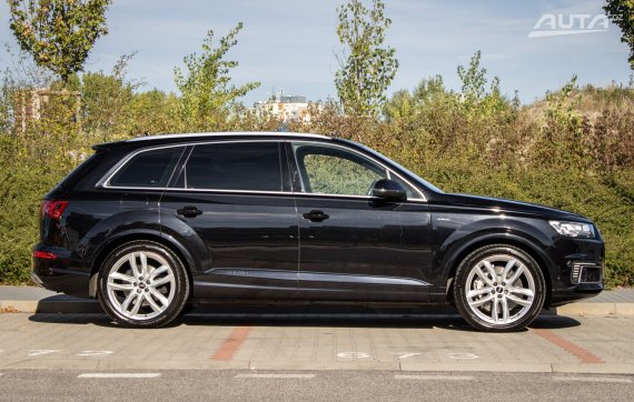 Audi Q7 e-tron 3.0 TDI quattro tiptronic 8-st., 190 kW / AJ NA SPLÁTKY / PROTIÚČET / 2017 černá