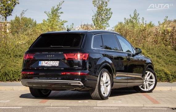 Audi Q7 e-tron 3.0 TDI quattro tiptronic 8-st., 190 kW / AJ NA SPLÁTKY / PROTIÚČET / 2017 černá