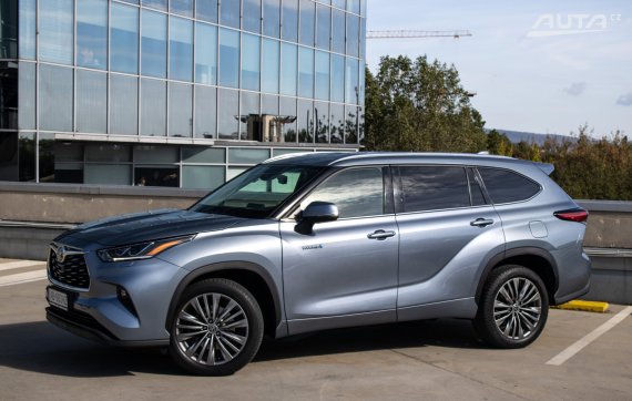 Toyota Highlander 2.5 Dynamic Force Prestige / 140kW / e-CVT / ZÁRUKA / AJ NA SPLÁTKY / PROTIÚČET 2021 šedá