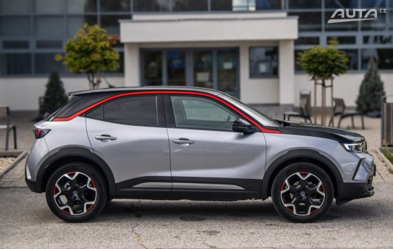 Opel Mokka 2021 96kW AT/8 / AJ NA SPLÁTKY / PROTIÚČET 2021 stříbrná metalíza