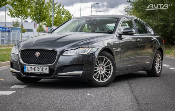 Jaguar XF 2.0 D l4 RWD Auto, 120kW, A8 / AJ NA SPLÁTKY / PROTIÚČET / 2018 - hlavní pohled