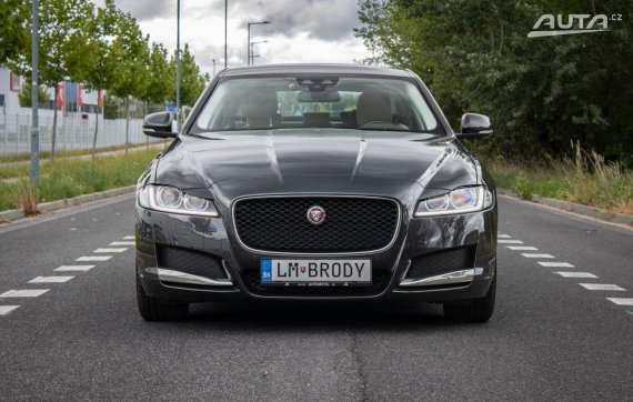Jaguar XF 2.0 D l4 RWD Auto, 120kW, A8 / AJ NA SPLÁTKY / PROTIÚČET / 2018 šedá