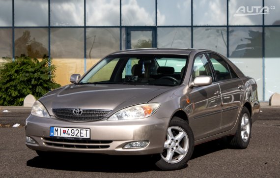 Toyota Camry 2.4 VVT-i LPG / 112kW / M5 / AJ NA SPLÁTKY / PROTIÚČET 2004 - hlavní pohled
