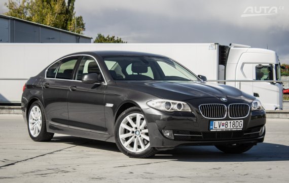 BMW Rad 5 520d A/T F10, 135kW, A8, 4d., ťažné / AJ NA SPLÁTKY / PROTIÚČET / 2011 šedá