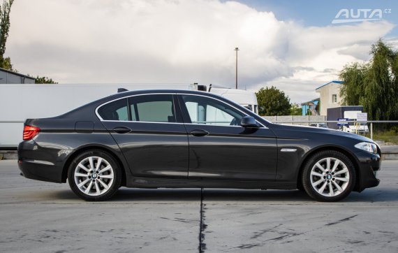 BMW Rad 5 520d A/T F10, 135kW, A8, 4d., ťažné / AJ NA SPLÁTKY / PROTIÚČET / 2011 šedá