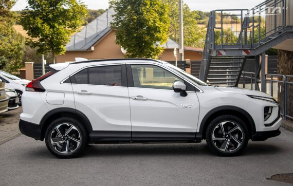 Mitsubishi Eclipse Cross 2.4 MIVEC PHEV / 72kW / CVT / ZÁRUKA / AJ NA SPLÁTKY / PROTIÚČET 2022 bílá