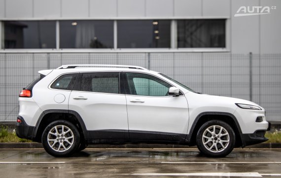 Jeep Cherokee Longitude 103kW MT/6 2016 / AJ NA SPLÁTKY / PROTIÚČET 2016 bílá