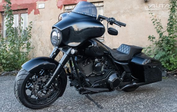 Harley Davidson Street Glide Custom 52kW (2004) / AJ NA SPLÁTKY / PROTIÚČET / 2004 černá