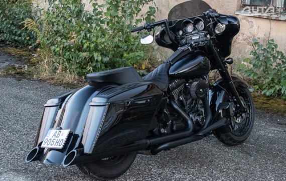 Harley Davidson Street Glide Custom 52kW (2004) / AJ NA SPLÁTKY / PROTIÚČET / 2004 černá