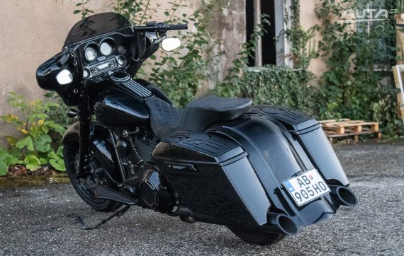 Harley Davidson Street Glide Custom 52kW (2004) / AJ NA SPLÁTKY / PROTIÚČET / 2004 černá