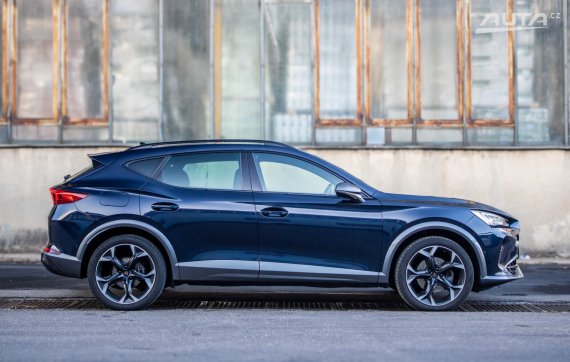 Cupra Formentor 2.0 TSI AT/7 140kW 2023 4x4 / AJ NA SPLÁTKY / PROTIÚČET 2023 modrá