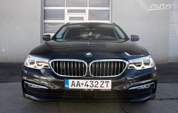 BMW Rad 5 Touring 530d xDrive G31 / 195kW / A8 / ZÁRUKA / AJ NA SPLÁTKY / PROTIÚČET 2017 šedá