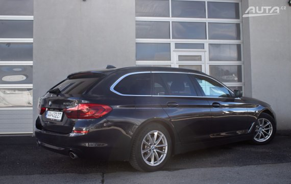 BMW Rad 5 Touring 530d xDrive G31 / 195kW / A8 / ZÁRUKA / AJ NA SPLÁTKY / PROTIÚČET 2017 šedá