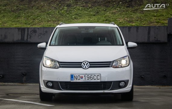 Volkswagen Touran 2.0 TDI DSG, 103kW (2012) / AJ NA SPLÁTKY / PROTIÚČET / 2012 bílá