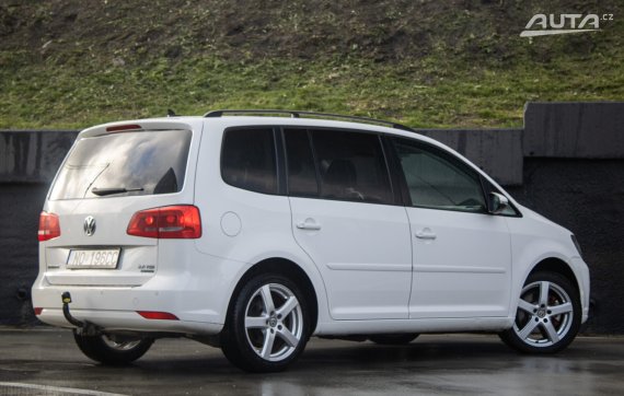 Volkswagen Touran 2.0 TDI DSG, 103kW (2012) / AJ NA SPLÁTKY / PROTIÚČET / 2012 bílá