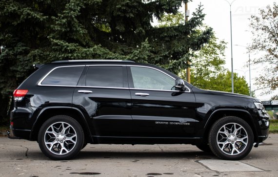 Jeep Grand Cherokee 3.0L V6 4x4 A/T 184kW (2019) 2019 černá
