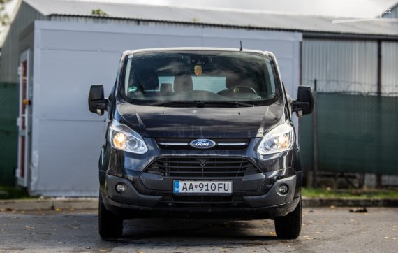 Ford Tourneo Custom 2.2 TDCi 114kW MT/6 2015 / AJ NA SPLÁTKY / PROTIÚČET 2015 černá