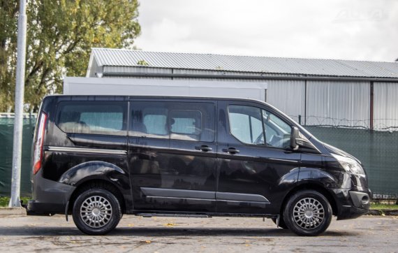 Ford Tourneo Custom 2.2 TDCi 114kW MT/6 2015 / AJ NA SPLÁTKY / PROTIÚČET 2015 černá