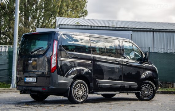 Ford Tourneo Custom 2.2 TDCi 114kW MT/6 2015 / AJ NA SPLÁTKY / PROTIÚČET 2015 černá