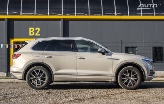 Volkswagen Touareg 3.0 TDI Elegance 4Motion / 170kW / A8 / ZÁRUKA / AJ NA SPLÁTKY / PROTIÚČET 2020 hnědá